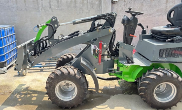 Hoflader L1812 mit Schaufel